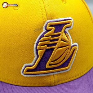 بزرگسال اسپرت بیسبالی طرح Lakers با رنگ های مشکی ، مشکی بنفش ، بنفش زرد ، و زرد بنفش کد KBEBTLBRHMMBBZVZB008